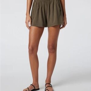 Vuori Villa Shorts Relaxed Fit High Rise Pistachio Green Womens Sz. XS